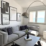 Beachfront Petar * 扎达尔