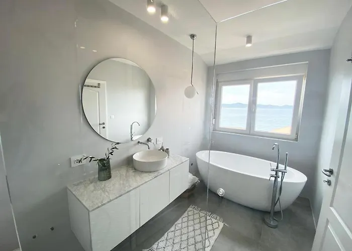 Beachfront Petar Apartment