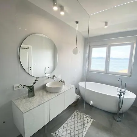 Beachfront Petar Apartment